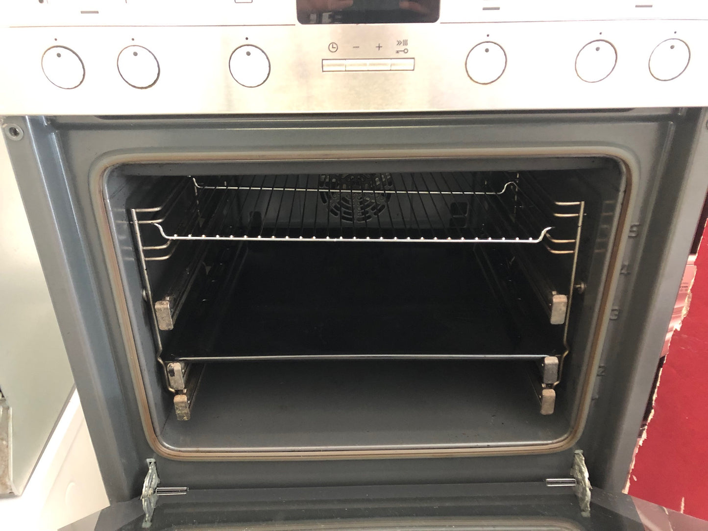 Professionelle Installation des Siemens Sets, demonstriert durch einen Fachmann.