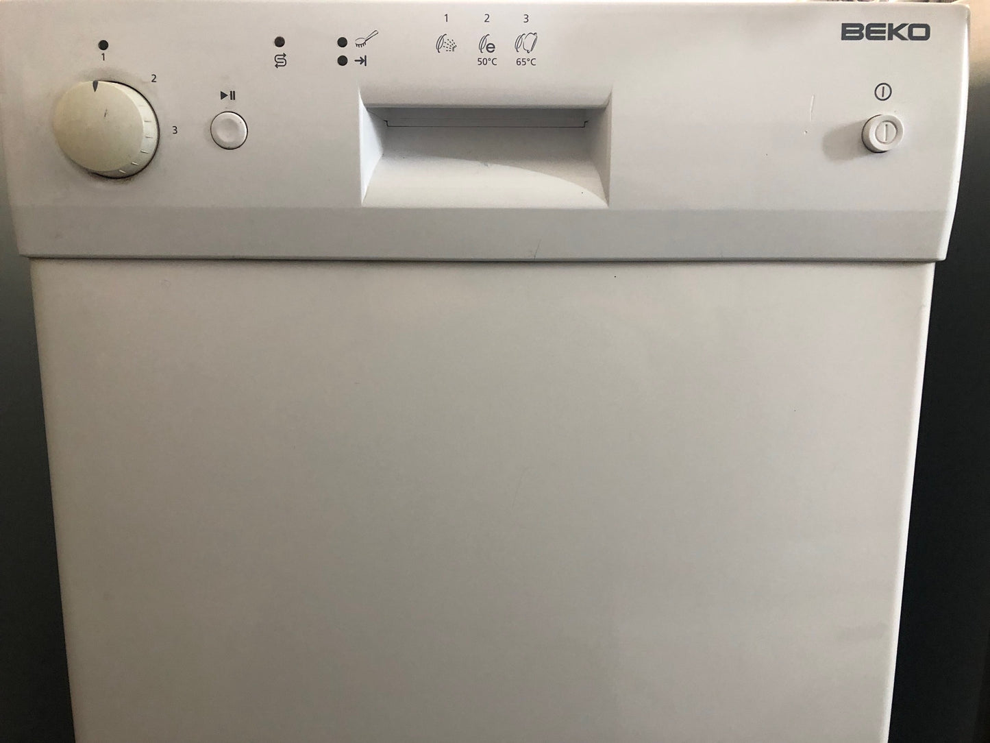 Effizienter und leiser Betrieb des Beko DFS 1300 Geschirrspülers in Berlin.