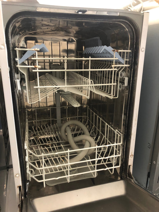 Beko DFS 1300 Geschirrspüler in Weiß, ideal für kompakte Berliner Küchen mit 45 cm Breite.