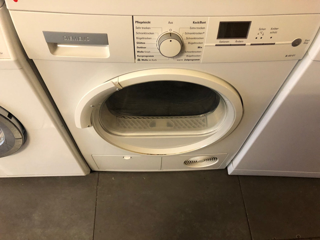 Siemens Trockner S46-511 in Weiß, ideal für effizientes Trocknen in Berliner Haushalten.