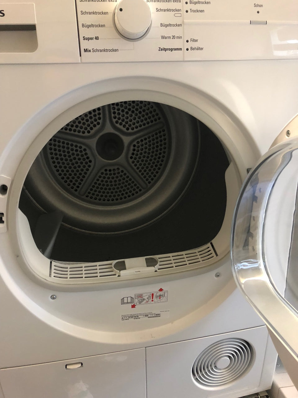 Innovatives softDry-Trommelsystem des Siemens iQ300, erhältlich in Berlin.
