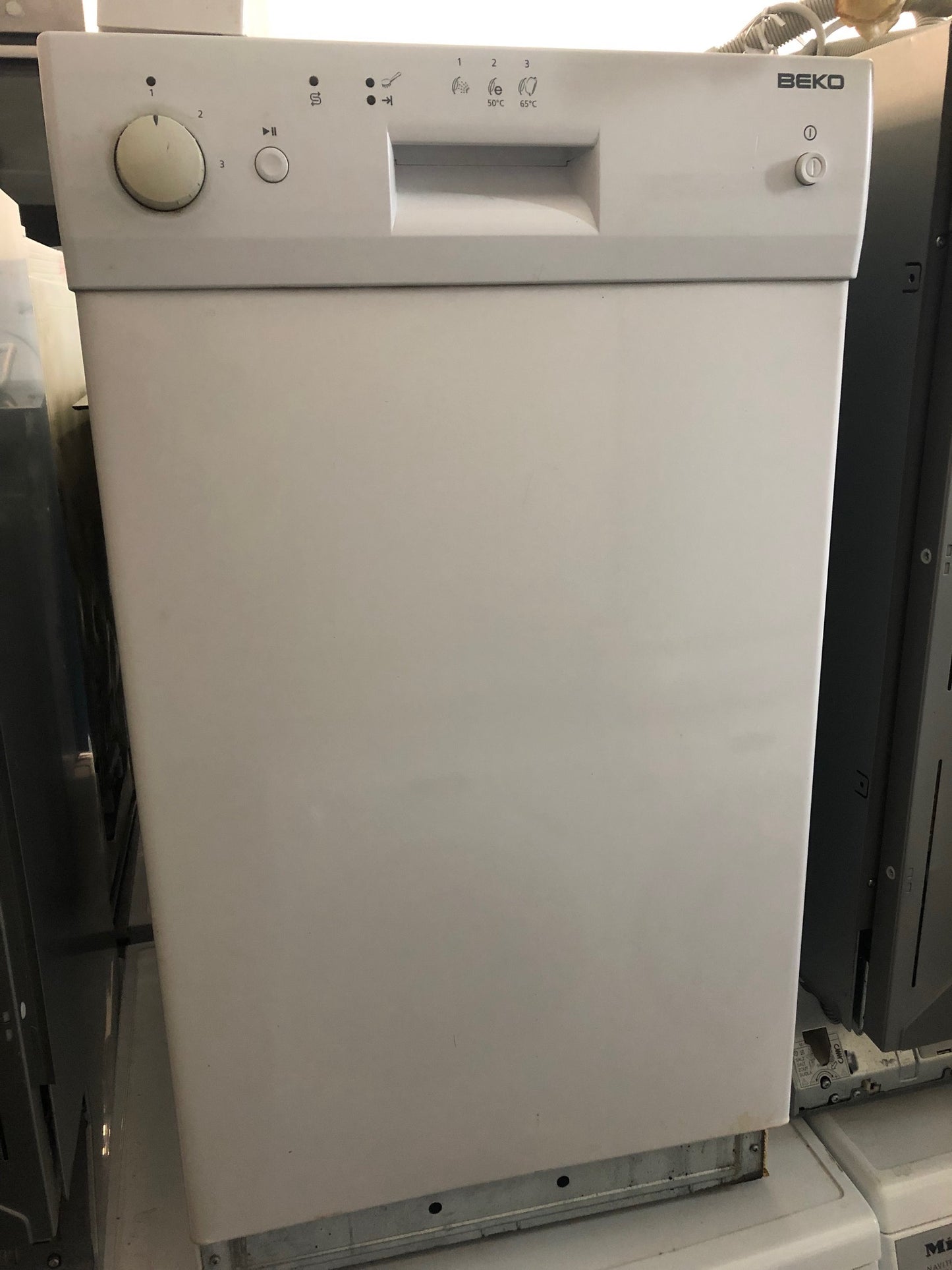 Praktische Innenraumgestaltung des Beko Geschirrspülers, angeboten in Berlin.