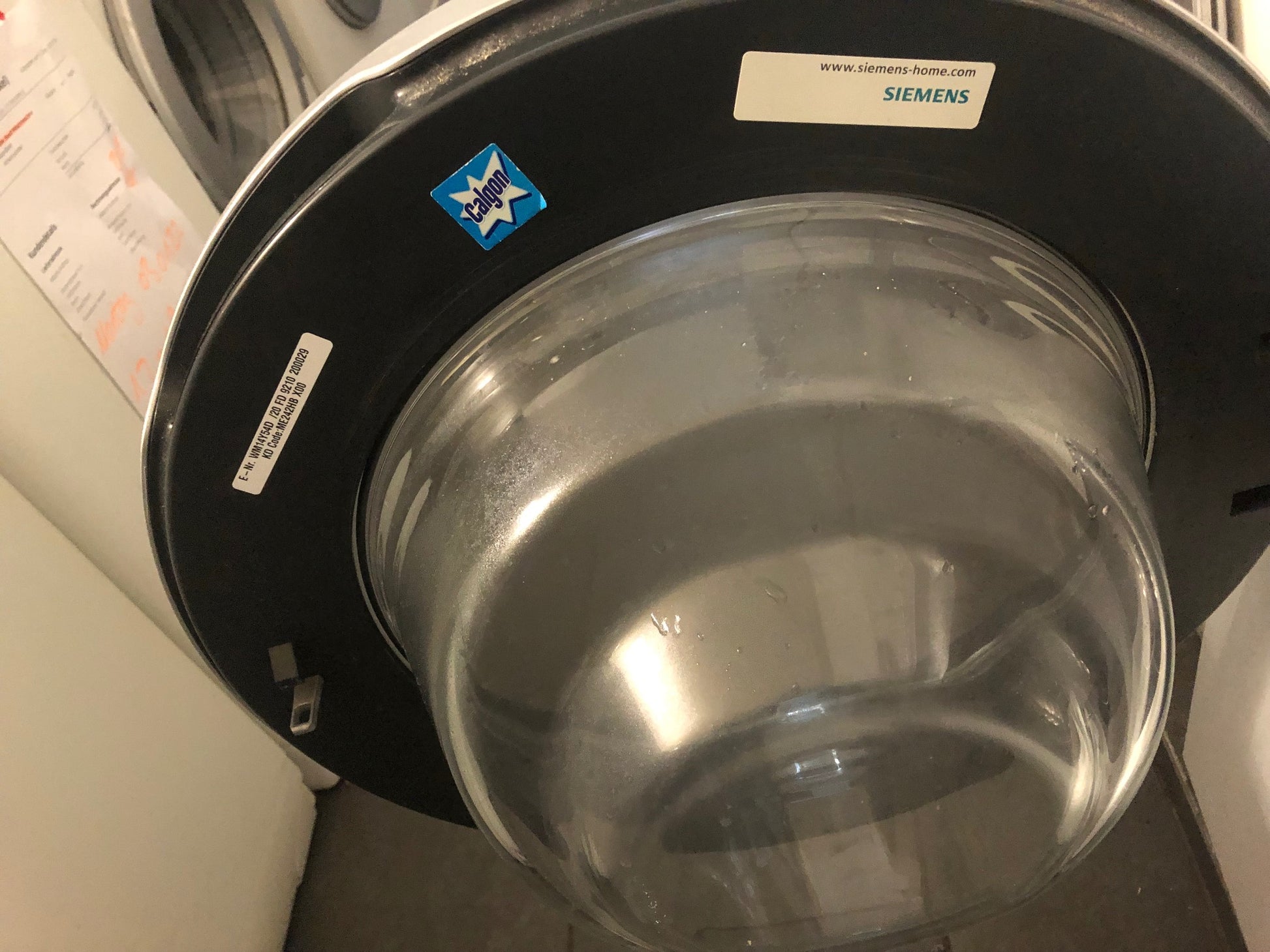 8 kg Fassungsvermögen der Siemens Waschmaschine, perfekt für Berliner Familien.