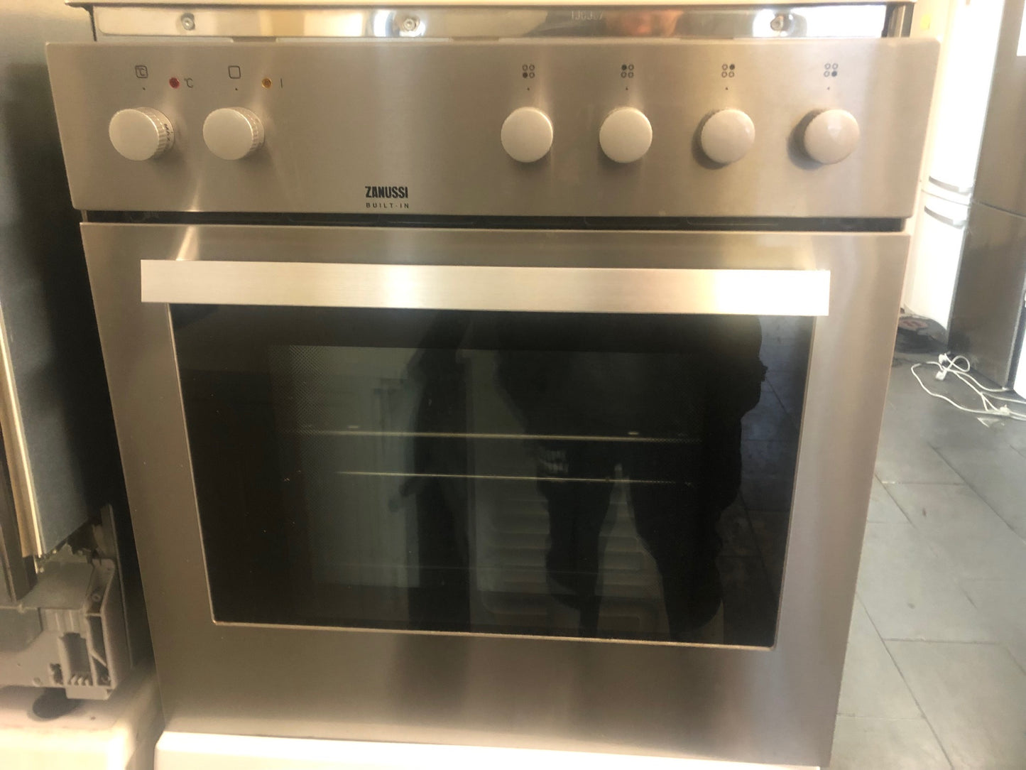 Intuitive Bedienelemente und elegantes Display des ZANUSSI Backofens in Berlin.