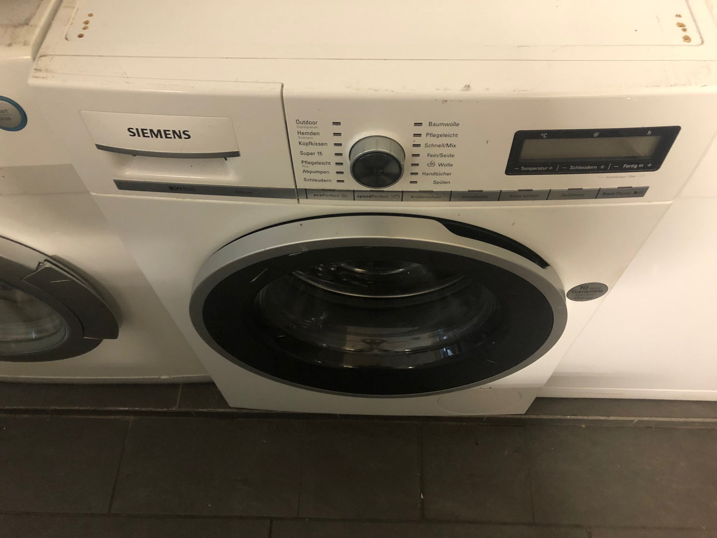 Siemens iQ800 WM14Y54D Waschmaschine in Berlin, ideal für energieeffizientes Waschen.