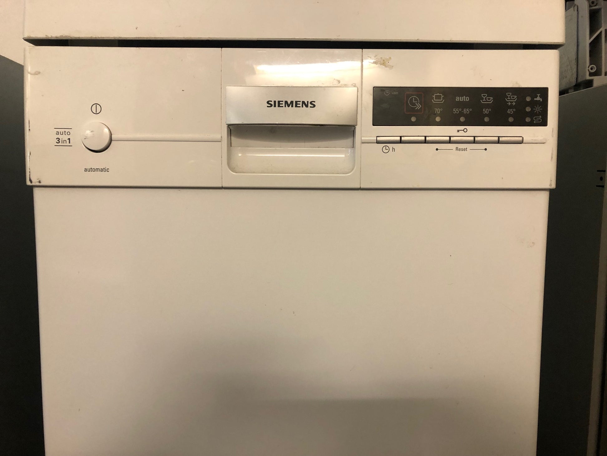 Kompakte und effiziente Bauweise des Siemens Geschirrspülers, perfekt für Berliner Haushalte.